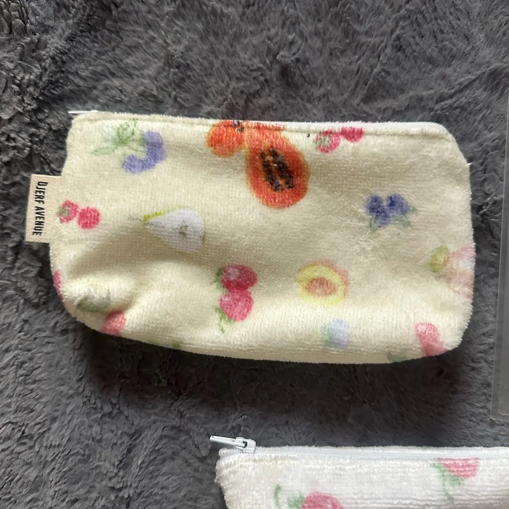 Makeup bag lot (Djerf Avenue & Refy) - Picture 3 of 4
